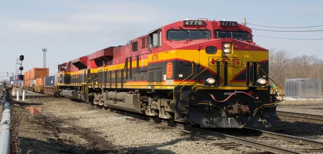 Accidente de tren en Ohio provoca daño ambiental, ¿cómo responde un seguro?
